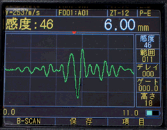 波形表示機能付き厚さ計の液晶画面